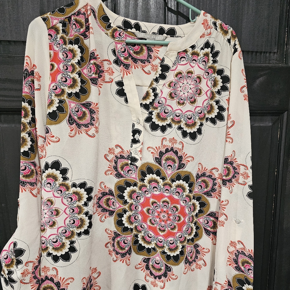 Valerie Stevens Cream Long-Sleeve Henley with Pink & Black Medallion Print